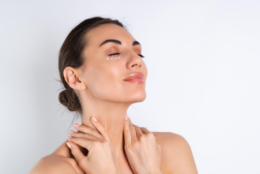 Chin Lipo (Neck Lipo) vs Neck Lift: What's The Difference?